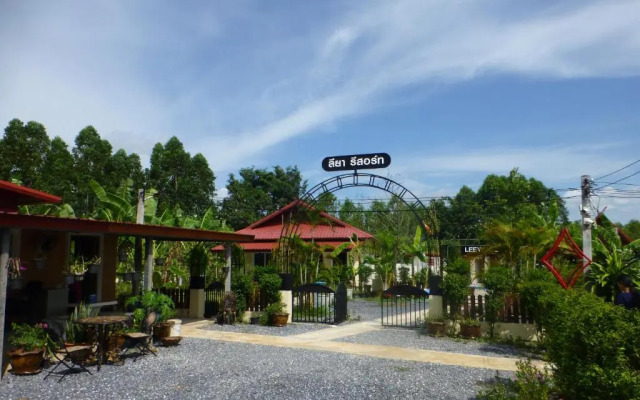 1 Double bedroom apartment with Pool and extensive Kitchen diningroom