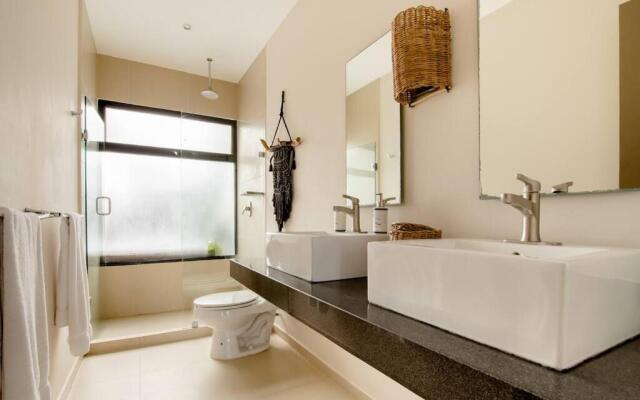 Beautiful Villa with Private Jacuzzi in Aldea Zama