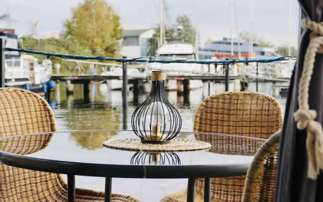 Ahoy Masal Modern Retreat