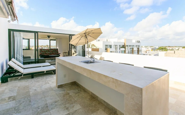 Penthouse A-Nah by Stella Rentals