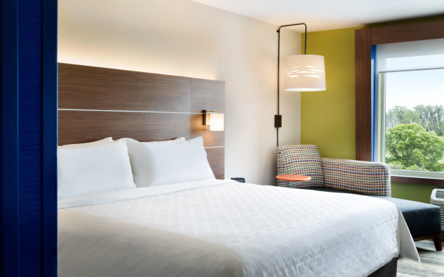 Holiday Inn Express & Suites Heath - Newark, an IHG Hotel