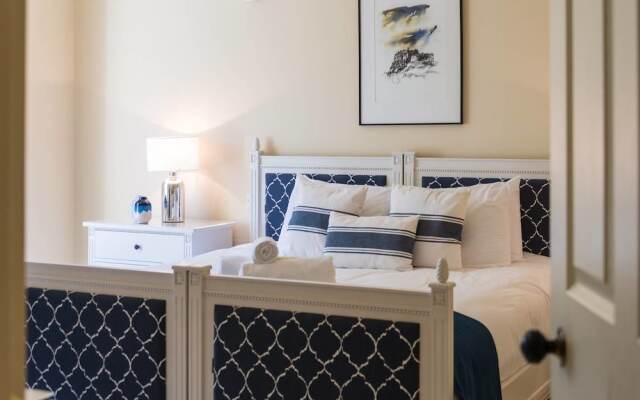 JOIVY Luxury Carlton Terrace Main Door Apartment