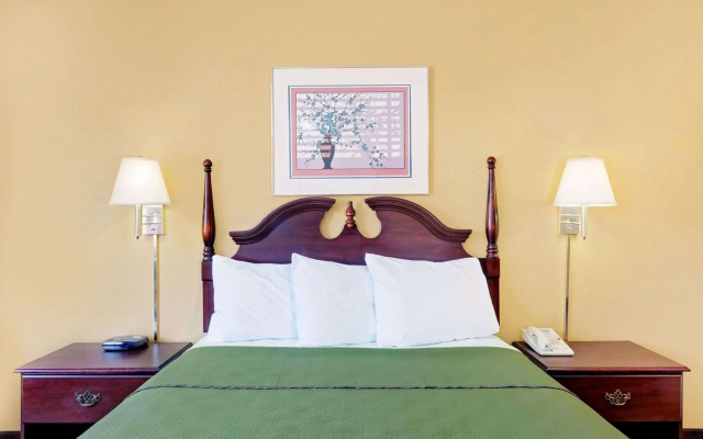Travelodge by Wyndham Chambersburg