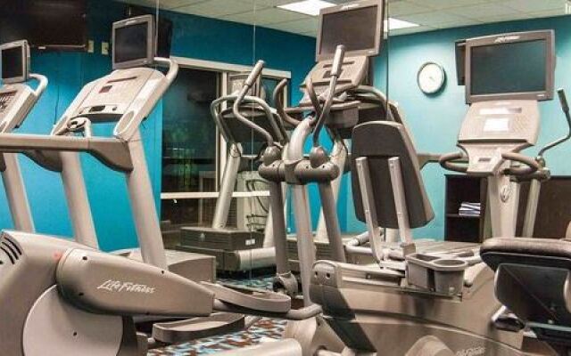 Comfort Inn & Suites South Akron