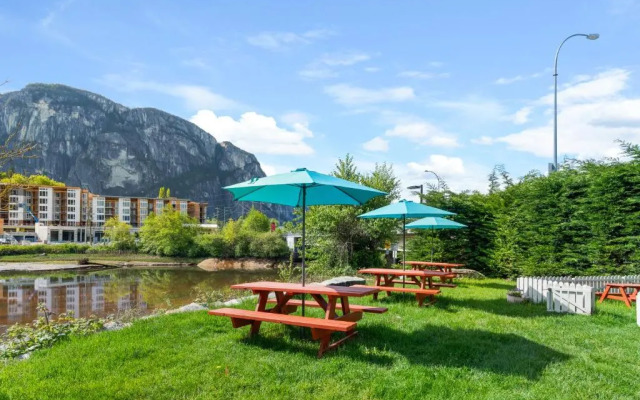 Squamish Adventure Inn & Hostel
