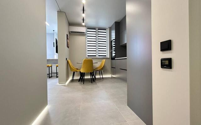 Smile Apartments (Смайл Апартментс) на улице Соколова 68/118c1