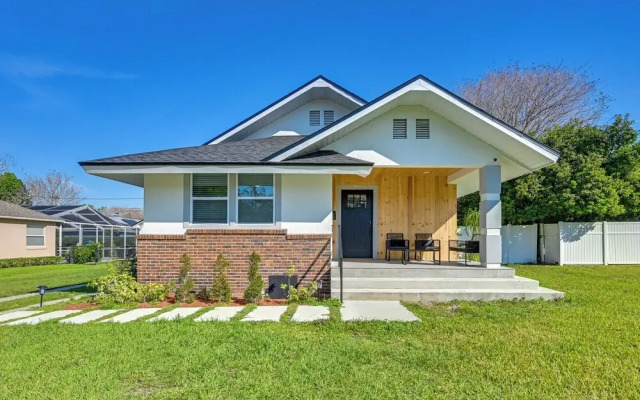 Modern Lakeland Golf Retreat w/ Putting Green