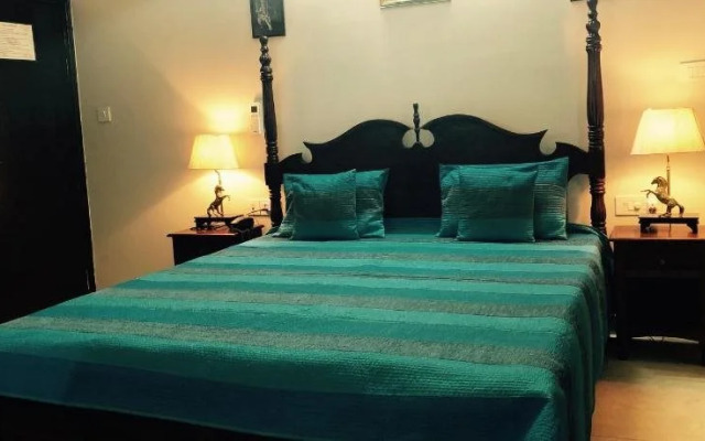 Saket Inn