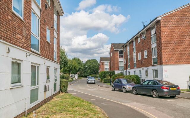 Comfortable Chiswick Home by Ravenscourt Park