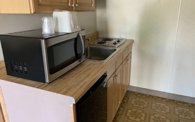 MacThrift Motor Inn
