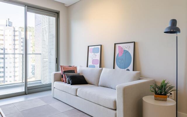 Moderno em condomínio com foodhall #CORG02