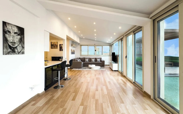 Posh & Panoramic 2bdr Rooftop 5 Min To Airport