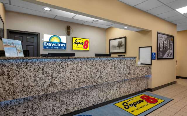 Super 8 by Wyndham Perrysburg/Toledo