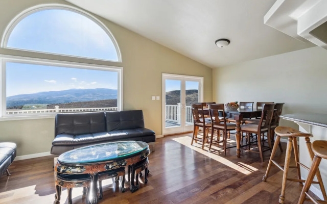 Elegant Escape 4 Bedroom Home by RedAwning