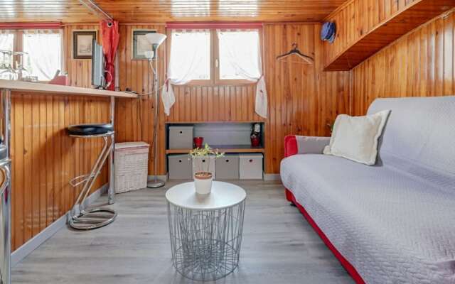 Comfortable House Boat in Homps with Roof Terrace