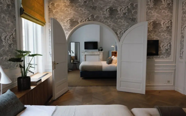 A Place - Schuttershofstraat 55