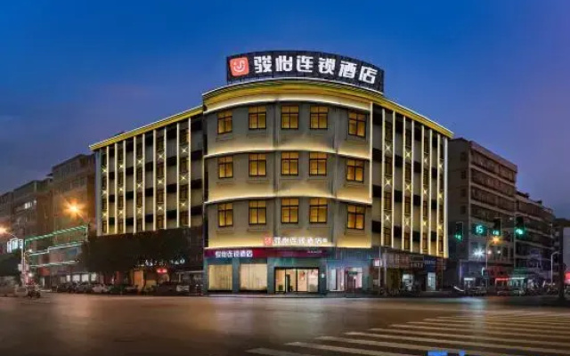 Junyi Chain Hotel (Yudu Longzheng Plaza)