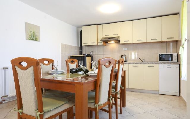 Rustic Stone House Bajeli with Jacuzzi