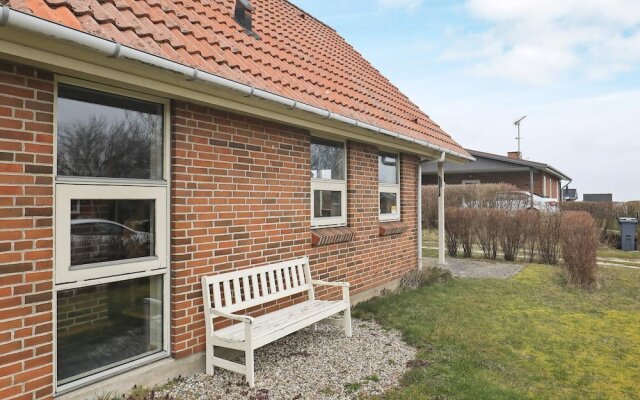 6 Person Holiday Home in Hesselager