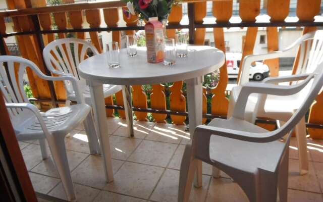 Gentian4 2 Rooms 6 People 3 Exposed South