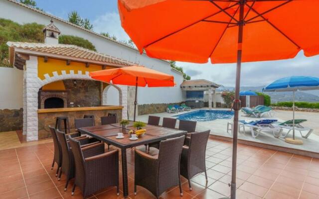 Villa Javier Sayalonga by Ruralidays