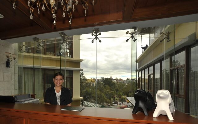 Paragon Hotel and Suites