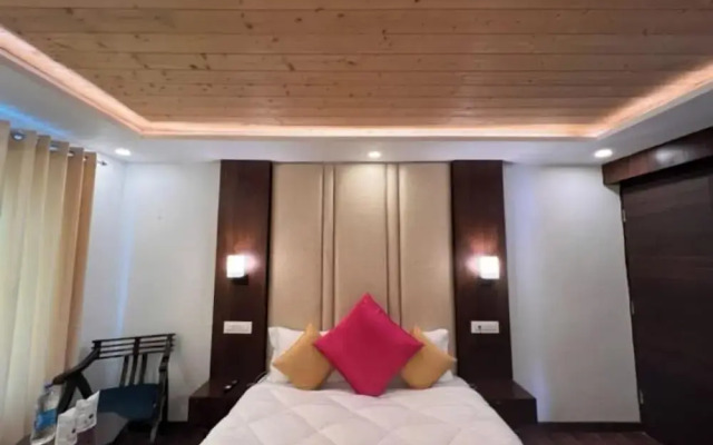 Hotel Riviera By Mount view