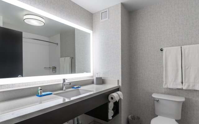 Holiday Inn Express & Suites Saskatoon East - University by IHG