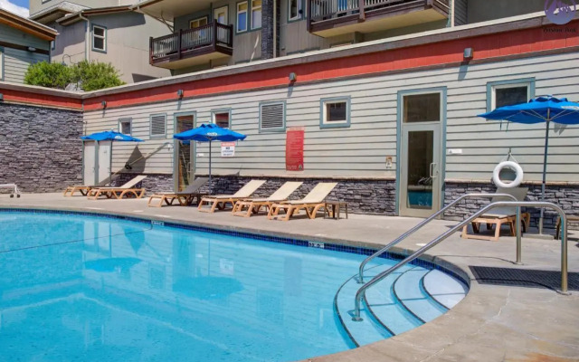 Modern Nordic 2 Bedroom Mountain View Condo