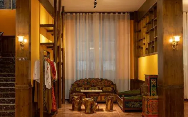 Far Mountain Dream Hotel
