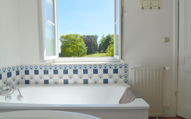 Heritage Castle in Asnieres with Garden