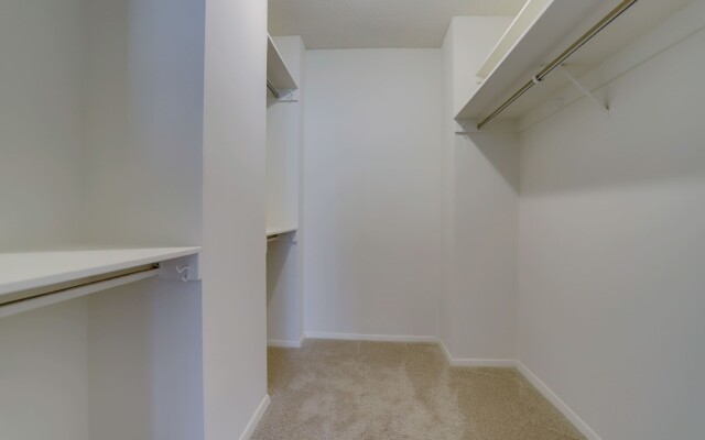 Awesome 2 BR Condo Crystal City