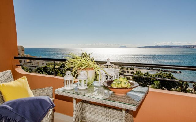 CP- Modern 3 bedroom apt frontline beach
