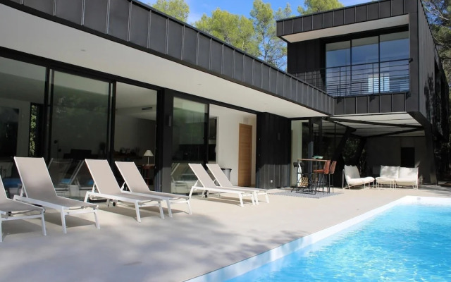 Cosy Holiday Home With Garden in Lorgues