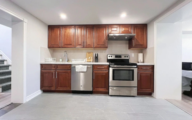 Cozy Rooms Near Subway