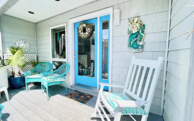 SEA Strand Court 3 #22