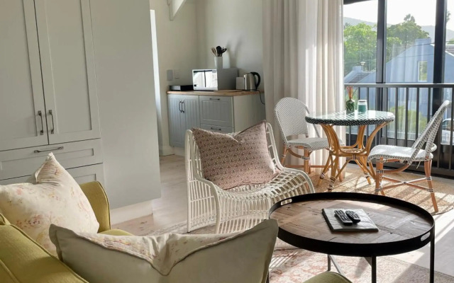 African Flame Apartment