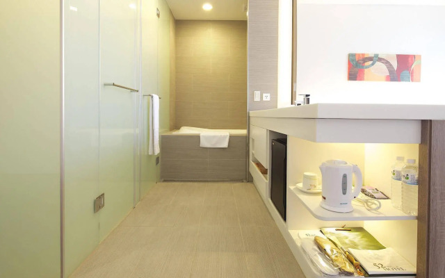 52 Hotel