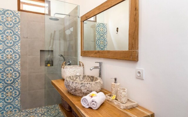 Villa Umara Seminyak Sun, Sand & Style: 5-min Walk to Beach!