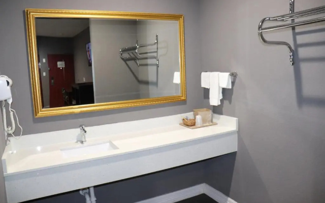 Atlantis Inn and Suites
