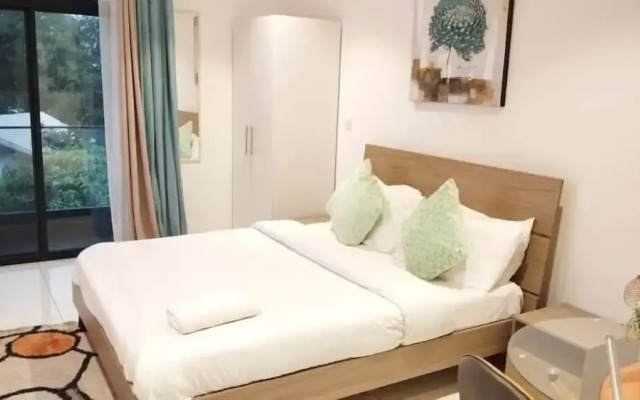 AmberCity Apartment at Embassy