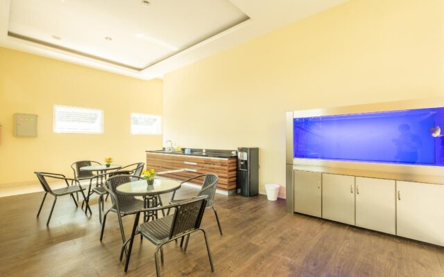 OYO Flagship 1308 Darmo Residence