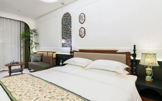 Vishan Garden Trendy Hostel