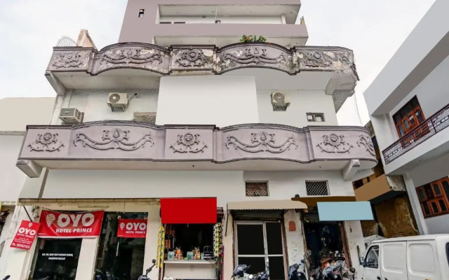 Oyo 81119 Hotel Prince