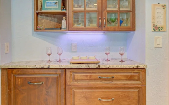 Spacious 4 3 Retreat- Heated Pool-playroom