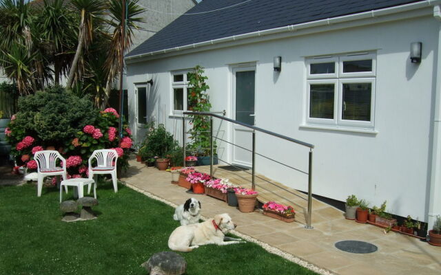 The Three Tees - Guest house