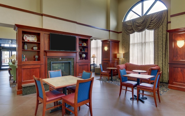 Hampton Inn & Suites Indianapolis-Airport