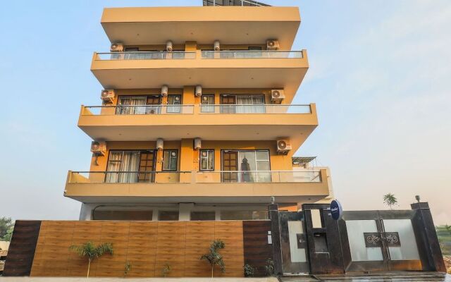 OYO 24269 Silverkey Medanta Sec 38