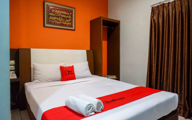 RedDoorz Syariah near Museum Wayang Kekayon