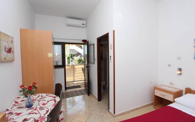 Guests House Lea